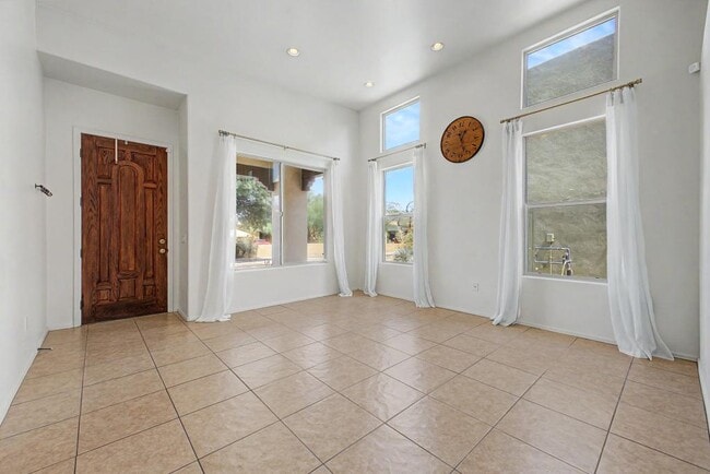 5218 S Nightbloom Wy