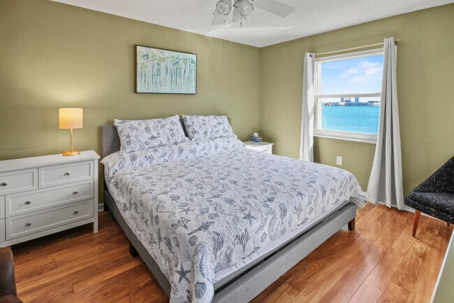 2936 Lake Shore Dr Unit 310