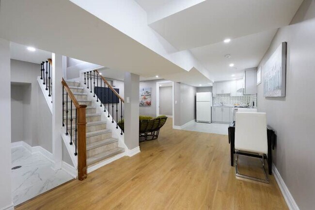 Photo - 1240 Dunsmure Rd