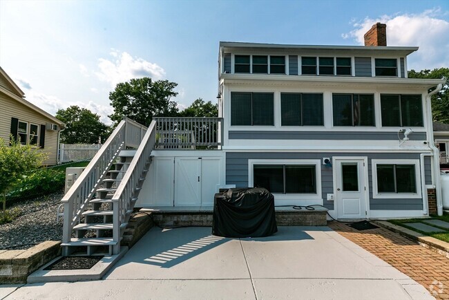 Building Photo - 11 Pond View Way Rental