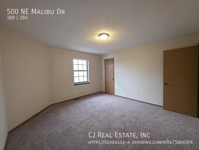 Photo - 500 NE Malibu Dr