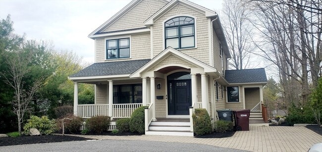 Building Photo - 24 Elm St