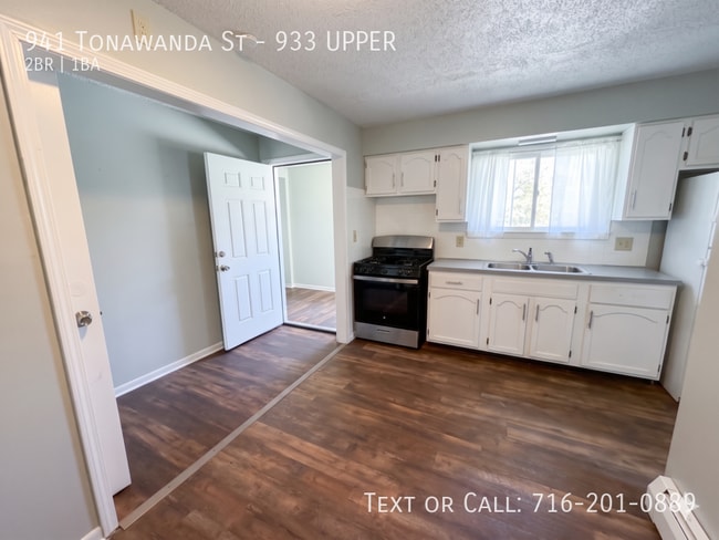 Building Photo - 941 Tonawanda St Unit 933 UPPER