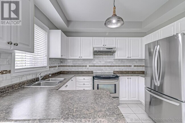 Photo - 1294 Corm St