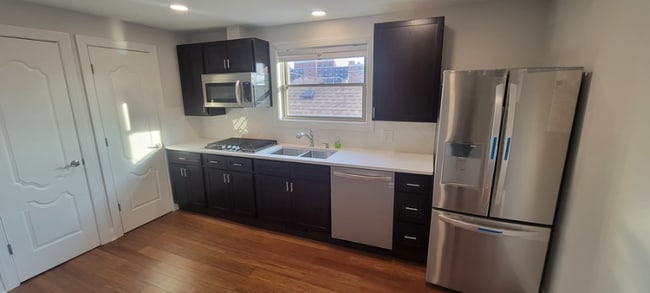 Building Photo - 6119 N Wolcott Ave