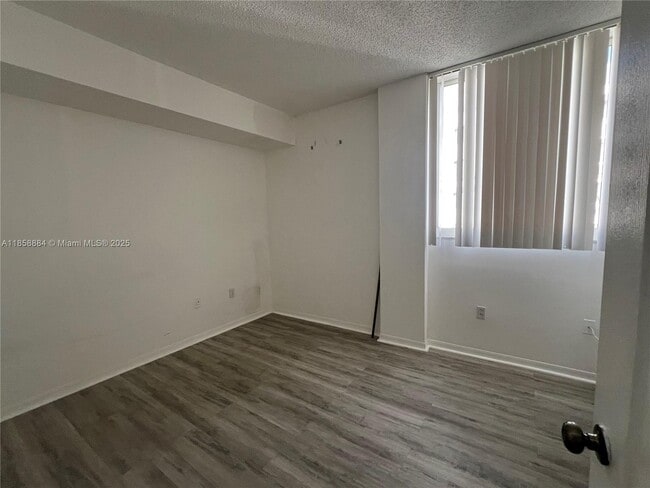 Photo - 5099 NW 7th St Unidad 1006