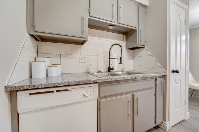 717 Ventura South Apartments