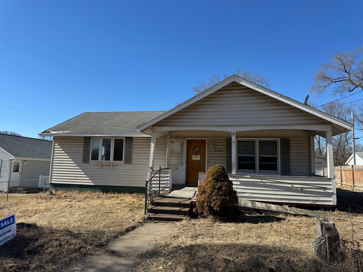 Photo - 3307 Hoover Ave