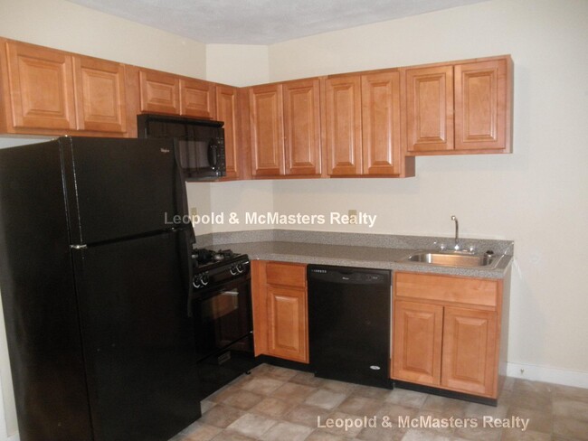 Building Photo - 82 Empire St Unit 3 Rental
