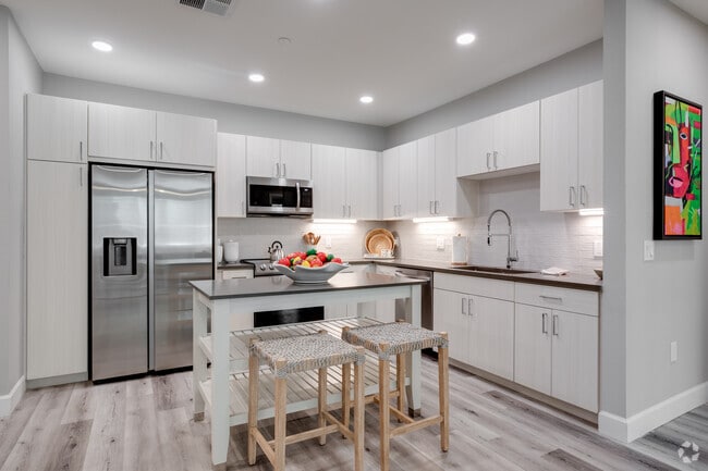 1BR, 1BA - 815SF - Spire Deer Valley