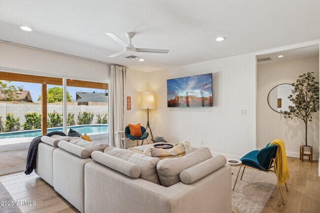 Photo - 8626 E Clarendon Ave