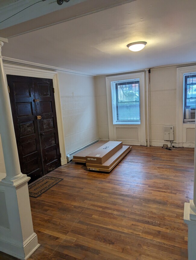 Photo - 134 Mercer St Unit #1 Parlour