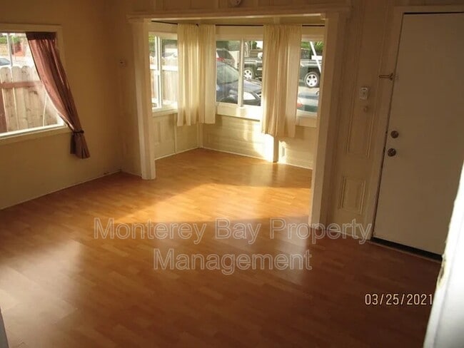 Photo - 696 Hawthorne St