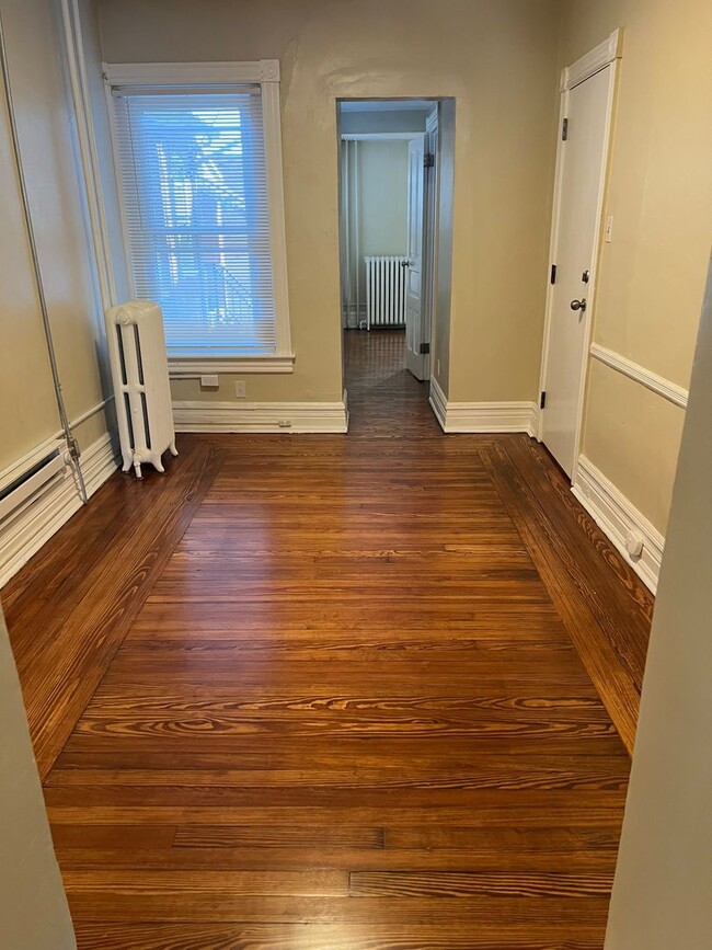 Photo - 718-718 Washington St Unit 718 W Washington - Apt 2