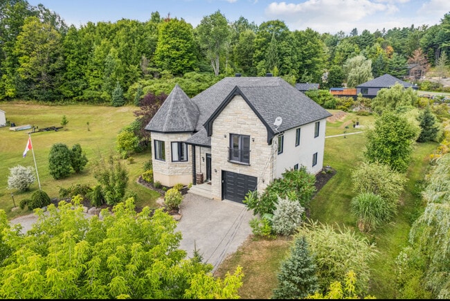 Building Photo - 11 Ch Cléophas-Scantland