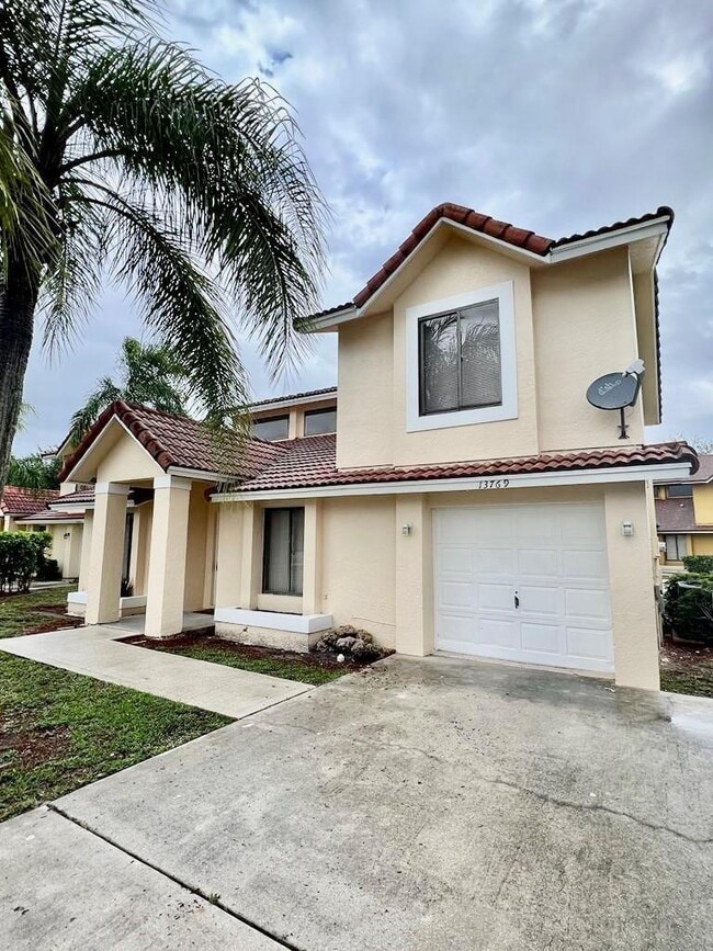 Building Photo - 13769 Yarmouth Dr
