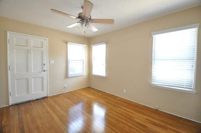 Photo - 14229 Victory Blvd Unit 14229