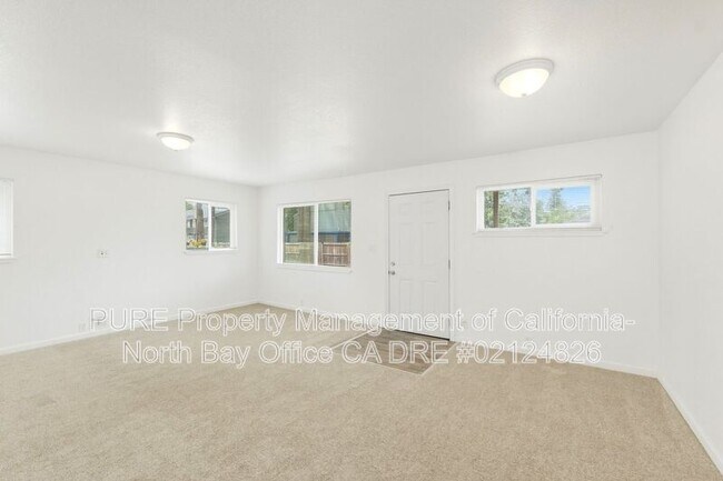 Photo - 781 Dutton Ave