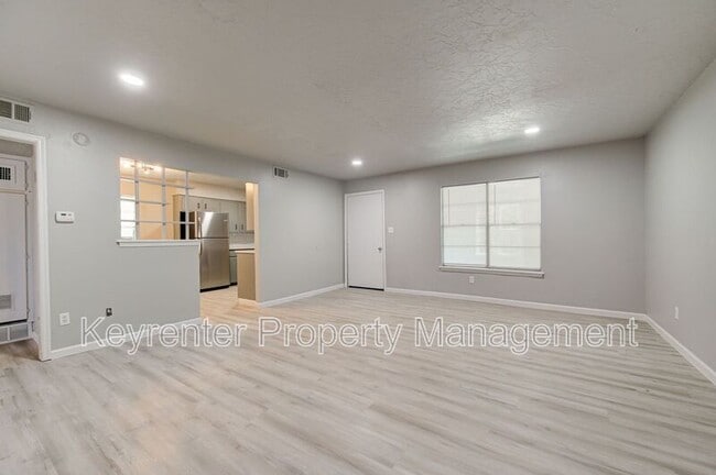 Photo - 1309 Crown Point Ave