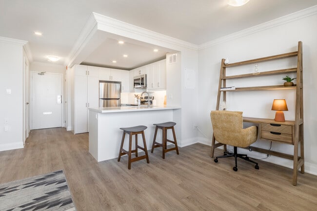 Photo - 633 Northcliffe Boulevard