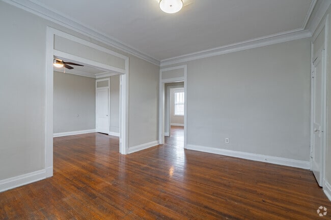 2BR, 1BA 1023SF