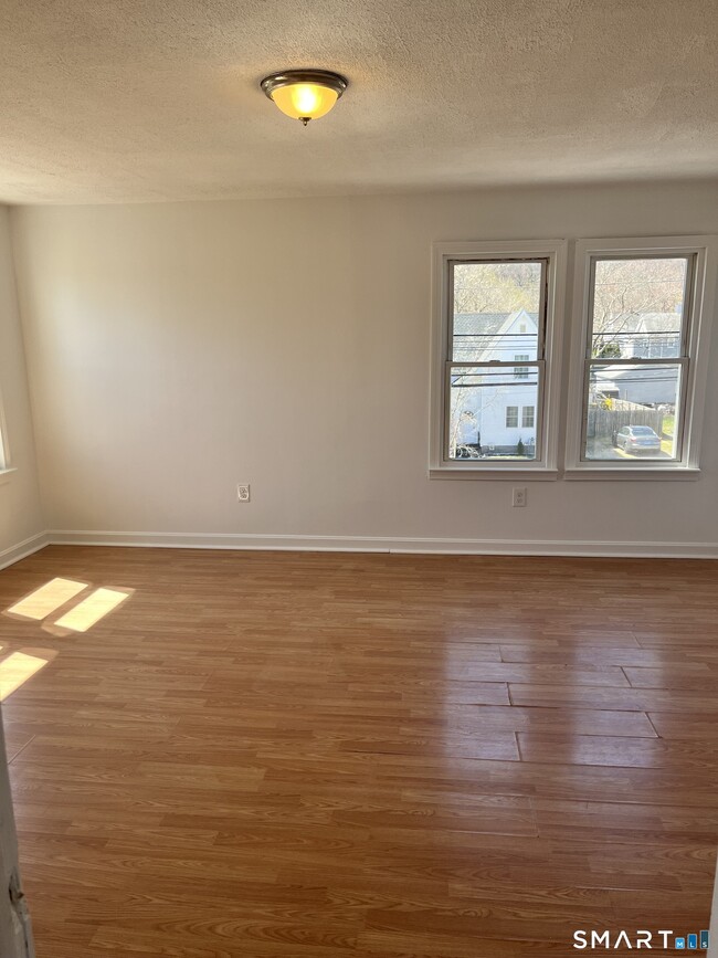 Photo - 192 Wakelee Ave