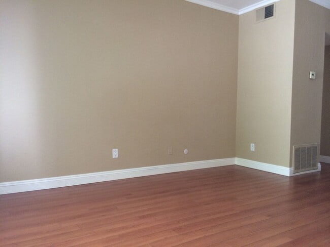 Photo - Beautiful 1 Bed/1 Bath Condo Apartment with Patio, Hardwood Flooring, Central AC, Washer and Drye...