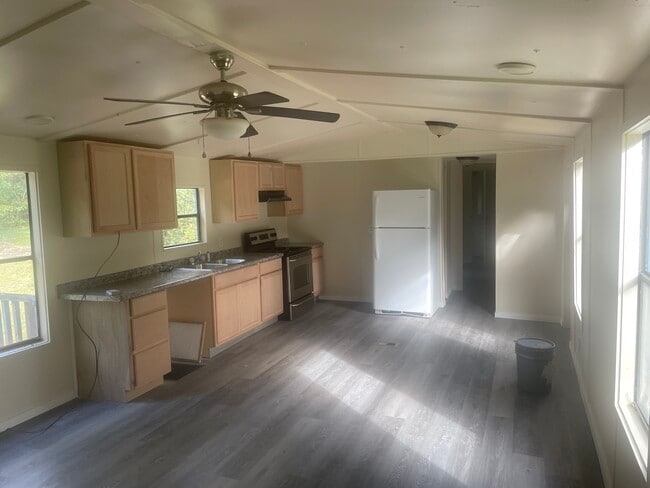 Photo - 11232 Old Woodville Rd