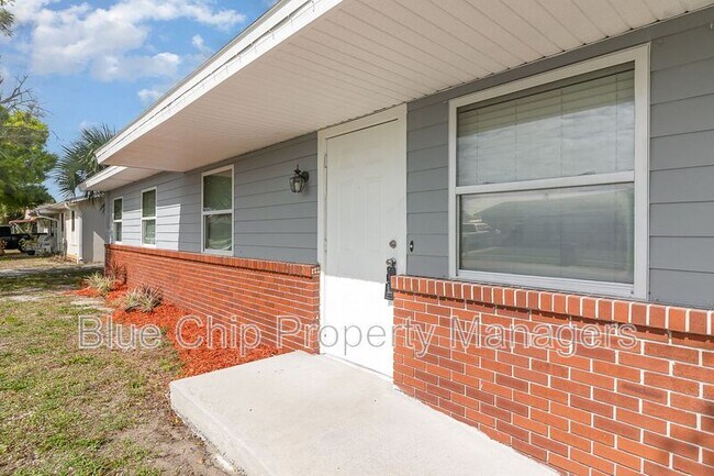 Photo - 921 Burn Dr NE