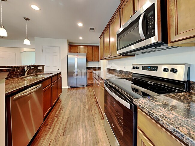 Photo - 422 Lions Den Dr