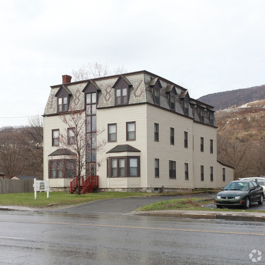Photo - 106 Howland Ave Apartments