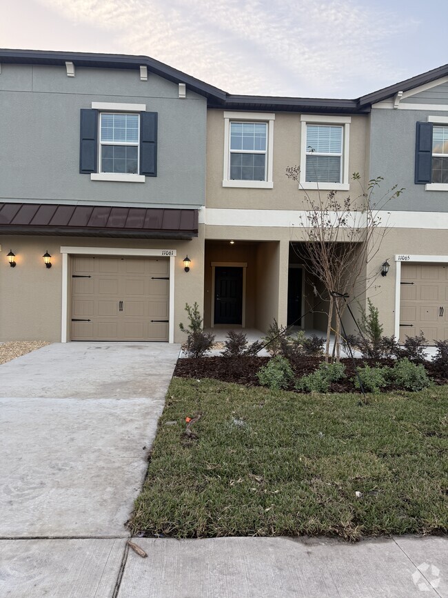 Building Photo - Angeline Townhome