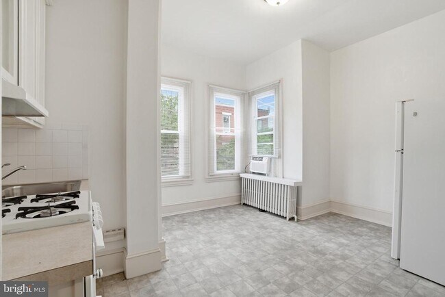 Photo - 2441 Brown St