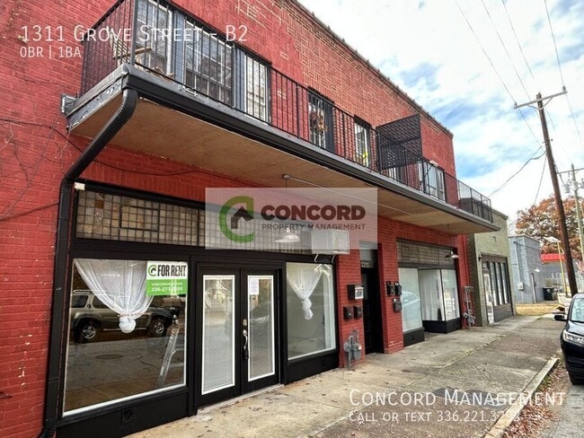 Building Photo - 1311 Grove St Unit B2