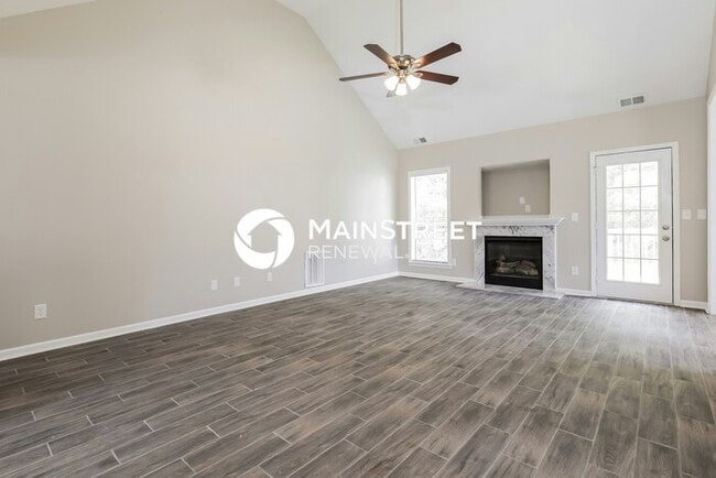 Building Photo - 5 Bedroom Pet-Friendly Home in Fayettevill...