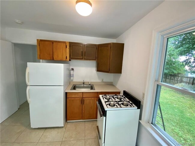 Photo - 1860 E Main St