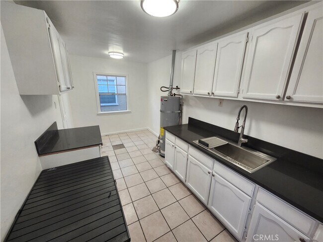 Building Photo - 5913 S Wilton Pl Unit 5913 Rental