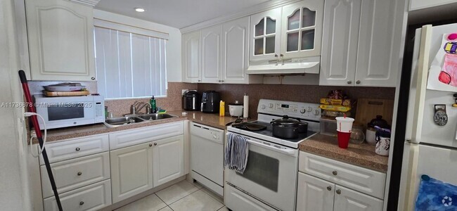 Building Photo - 9375 Fontainebleau Blvd Unit L429 Rental