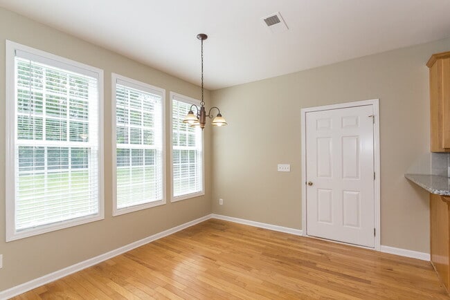 Photo - 83 Oak Park Square