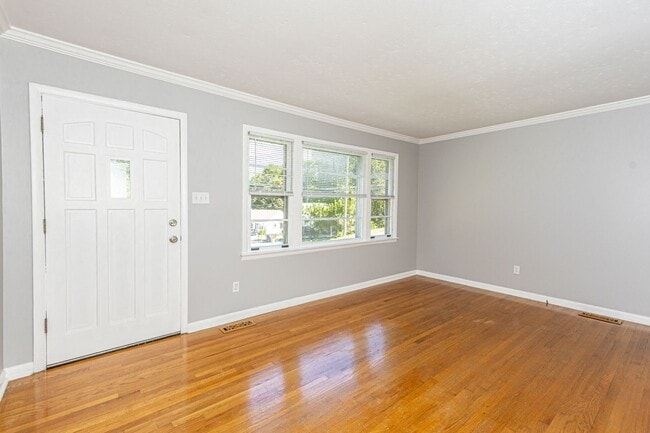 Photo - Charming 2-Bed, 1-Bath House in Prime Sout...