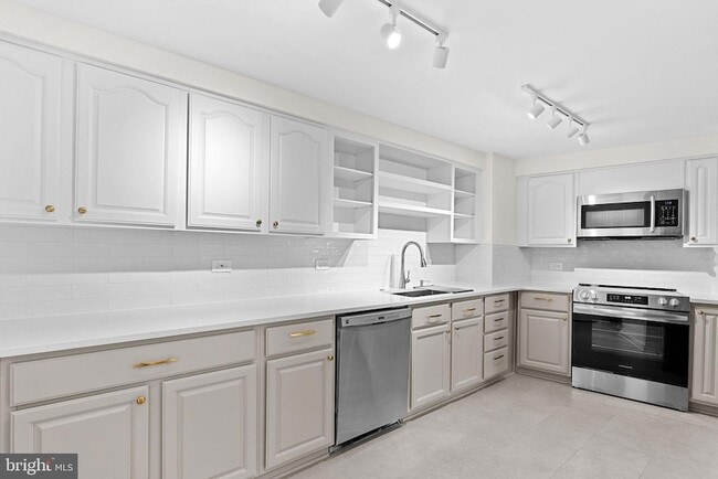 Building Photo - 4601 N Park Ave