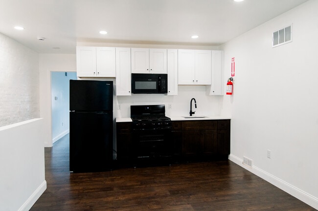 Kitchen - 516 S 8th St Unit 516B