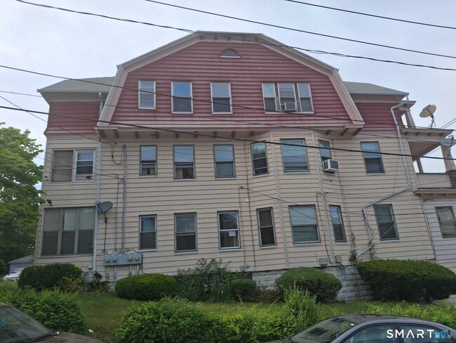 Building Photo - 486 Wilson St Unit 1