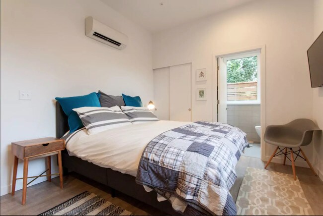 Extra-Comfort Bed - 1518 Blandena N St Unit Studio #1