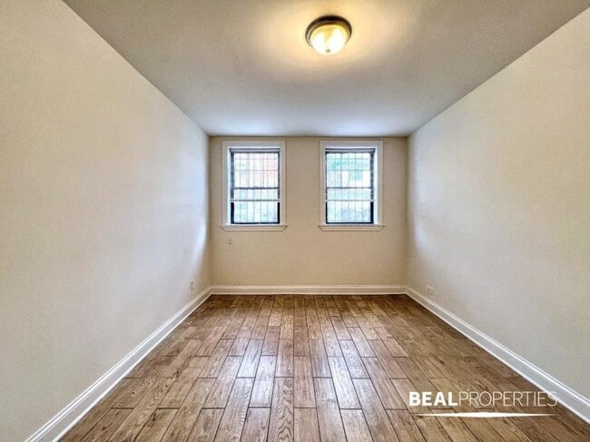 Building Photo - 1 bedroom in CHICAGO IL 60613 Unit GDN
