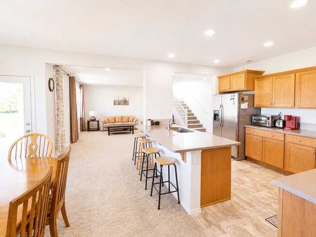 8295 Diamond Point Cir NE