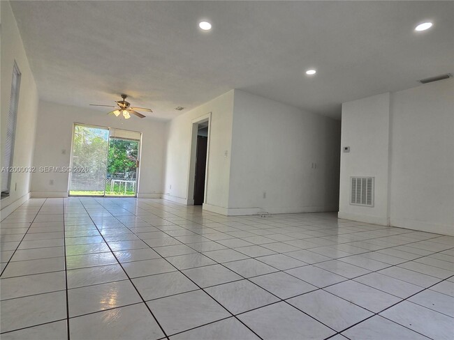 Photo - 400 NE 142nd St