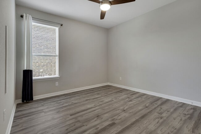 Photo - 1513 Canary Ln