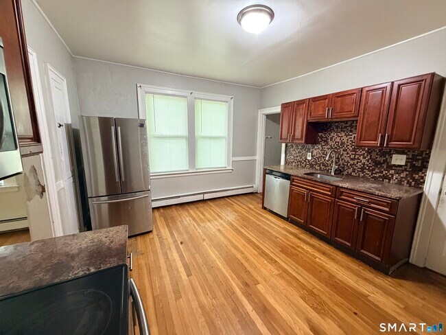 Photo - 152 Lyons St
