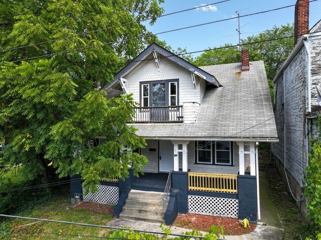 Building Photo - Renovated Large 4 Bedroom House in McKeesp...